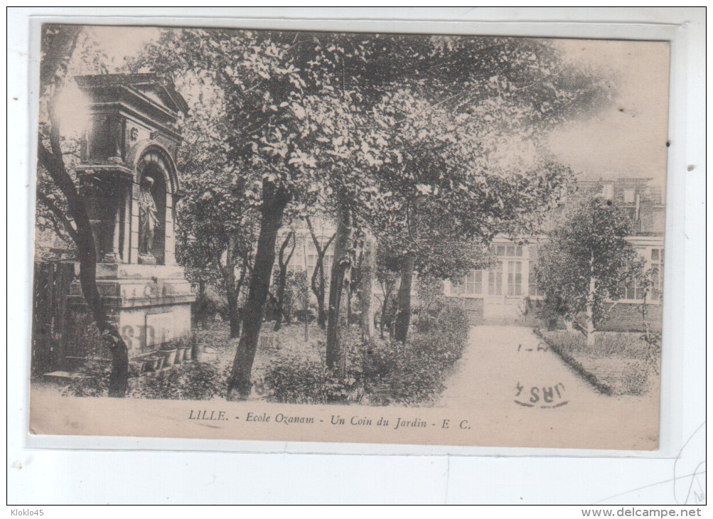 59 LILLE - Ecole Ozanam - Un Coin Du Jardin - Statue Sur La Gauche , Au Fond Les Salles De Cours - CPA E. C. - Lille