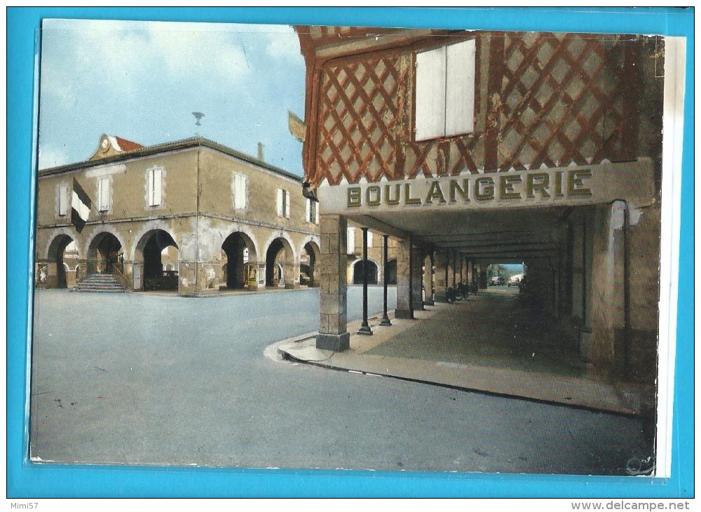 C.P.M. Damazan - Boulangerie Place De La Mairie - Damazan