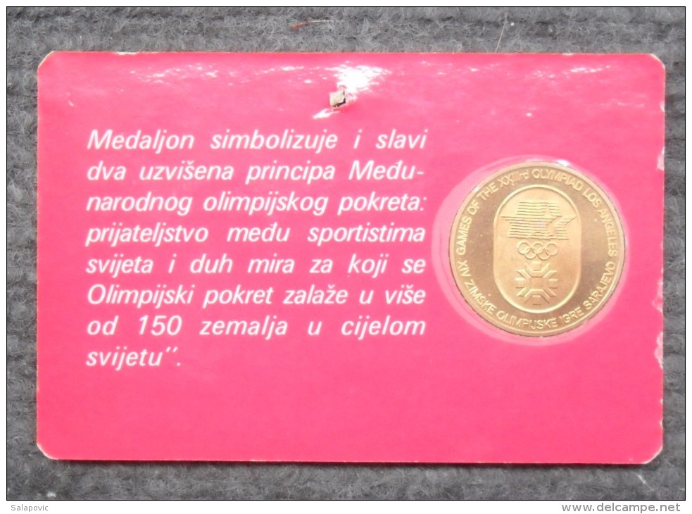 OLYMPIC MEDALION " SARAJEVO - LOS ANGELES " 1984 - Habillement, Souvenirs & Autres