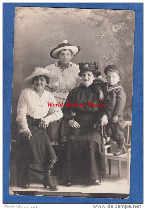 CPA Photo - ZNOJMO / ZNAIM - Portrait De Famille - Mode Fashion Chapeau Hat Girl Woman Robe Dress Fotografia Schebela - Tchéquie