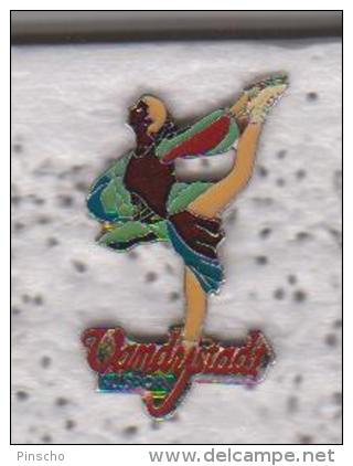 Pin's  PATINEUSE  VANDYSTADT - Patinage Artistique