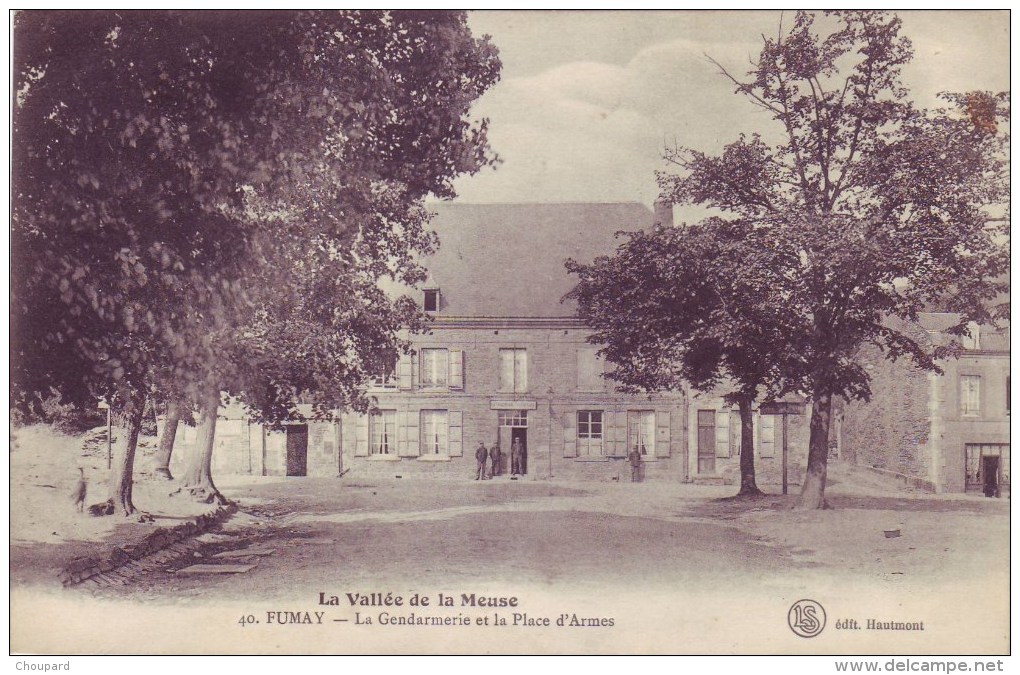 08 - Carte Postale Ancienne De  Fumay    La Gendarmerie Et La Place D´Armes - Fumay