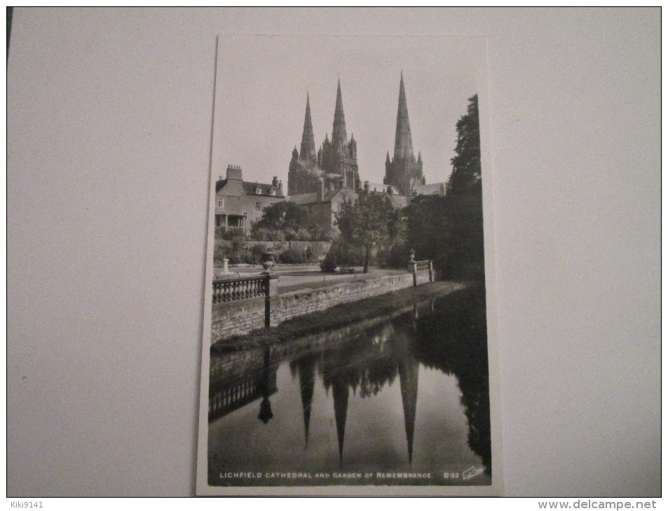 LICHFIELD    CATHEDRAL AND GARDEN OF REMEMBRANCE - Sonstige & Ohne Zuordnung