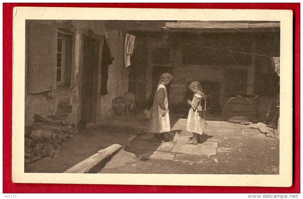 HAL-20  Scène Paysanne, Lieu à Déterminer. Enfants Dans La Cour, Chocolat Klaus Le Locle Et Morteau, Non Circulé - Le Locle