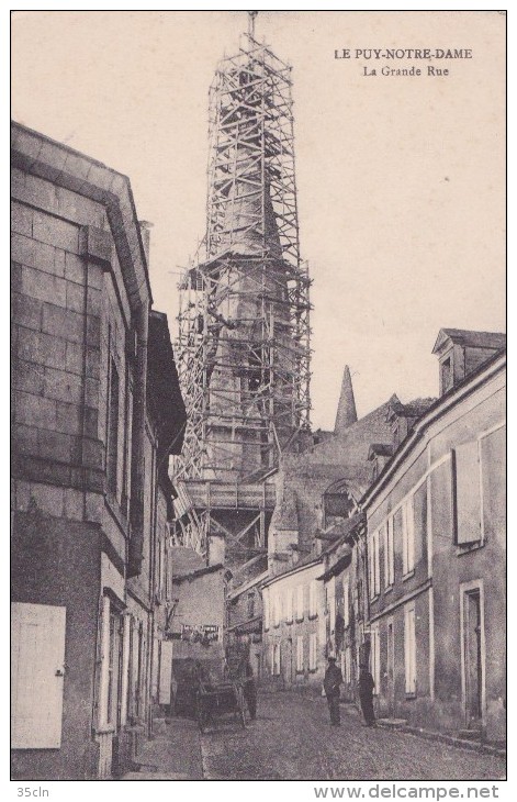 LE  PUY  NOTRE  DAME  -  La  Grande  Rue  -  Clocher  De  L'Eglise  En  Réparation  -  Personnages. - Autres & Non Classés