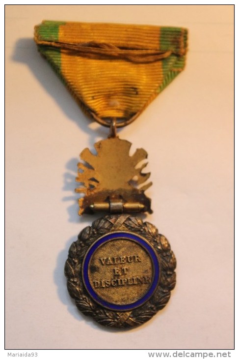 DECORATION MEDAILLE - VALEUR ET DISCIPLINE - REPUBLIQUE FRANCAISE - 1870 - Avant 1871