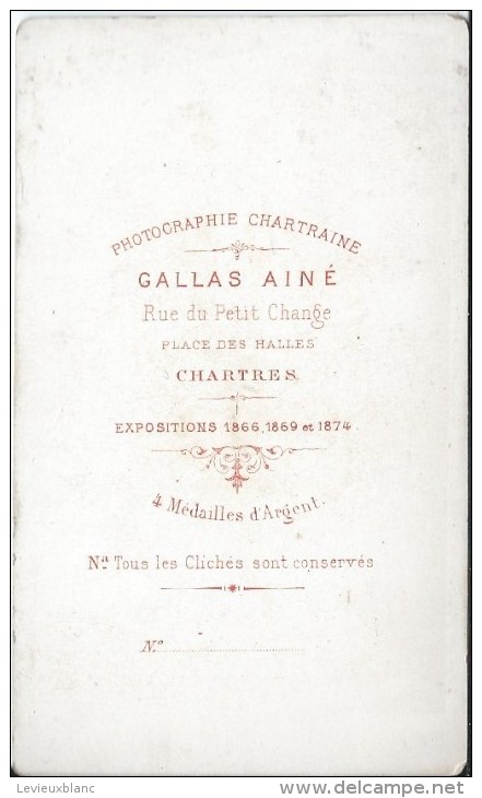 Photo Montée Sur Carton /Militaire Debout Avec Sabre /4émeRégiment/GALLAS Ainé/Chartres/Vers 1880   PHOTN42 - Anciennes (Av. 1900)