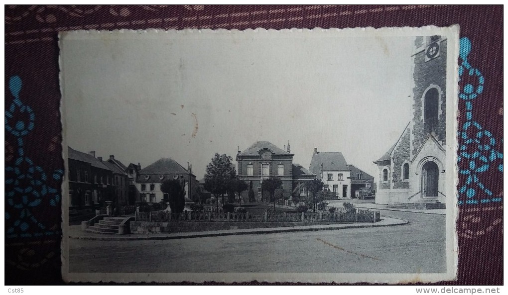 Carte Postale - Sivry - Le Monument Et L´école - Sivry-Rance