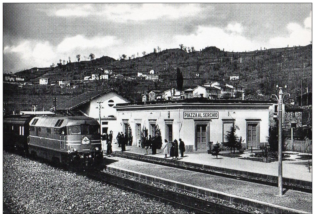 Locomotiva Diesel FS D.342-4002 A Piazza Al Serchio (Garfagnana) RIPRODUZIONE - Trenes