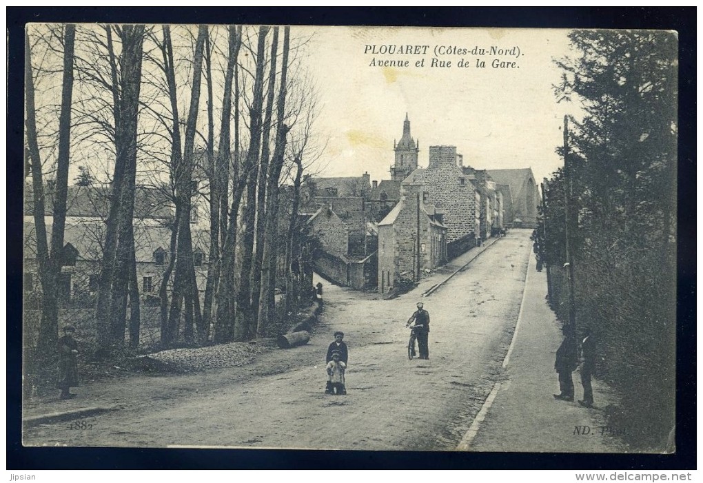 Cpa  Du 22 Plouaret  --  Avenue Et Rue De La Gare -- Au Dos Cachet FM 16è Régiment Infanterie  BB2 - Plouaret