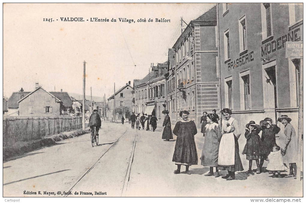 90 - Valdoie - L'entrée Du Village, Côté Belfort Animée - Brasserie Moderne - Valdoie