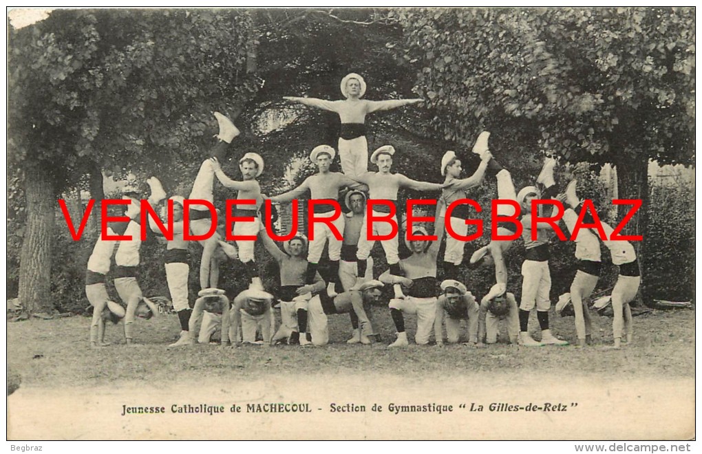 MACHECOUL        JEUNESSE CATHOLIQUE  GYMNASTIQUE   LA GILLES DE RETZ  PYRAMIDE - Machecoul