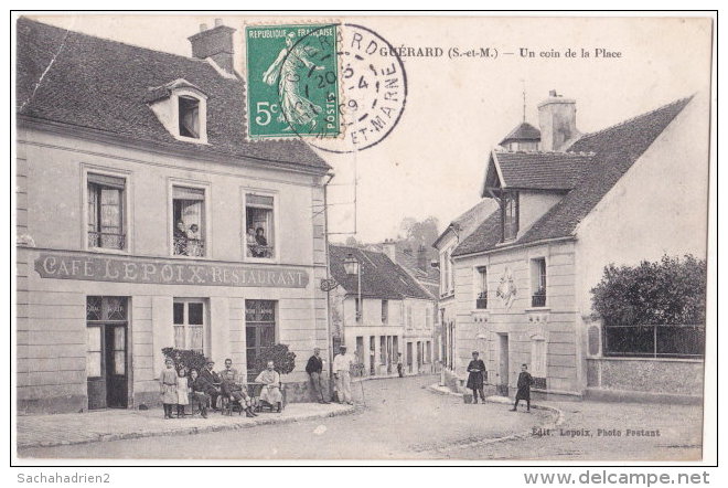 77. GUERARD. Un Coin De La Place (Café-Restaurant Lepoix) (2) - Autres & Non Classés