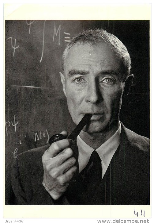 J. ROBERT OPPENHEIMER - 1958 -PHYSICIEN - PHOTO ; P. HALSMAN- Cp RARE EDIT; FOTFOLIO - 1983 - COLLECTION PARTICULIERE - - Autres & Non Classés