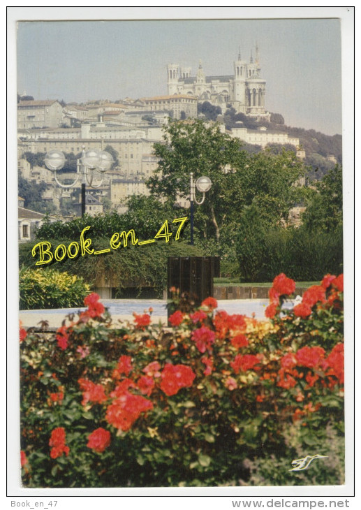 {54143} 69 Rhône Lyon , Le Jardin Suspendu Du Complexe De Perrache, à L' Horizon , La Basilique De Fourvière - Lyon 2