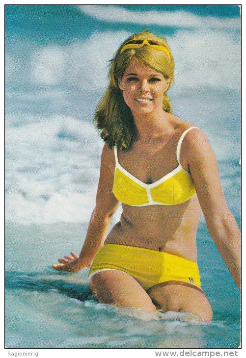 PIN UP - Donnina In Posa Sexy Sulla Spiaggia - Woman Pose - Bikini - 1971 - Pin-Ups