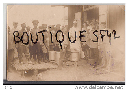 CARTE PHOTO MILITAIRES ET PRISIONNIERS  FRANCAIS    + CACHET  CAMP OHRDRUF - Guerre 1914-18