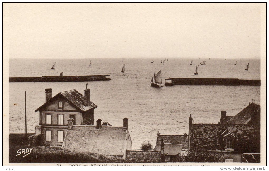 PORT EN  BESSIN  -    Barques Partant Pour La Péche - Port-en-Bessin-Huppain