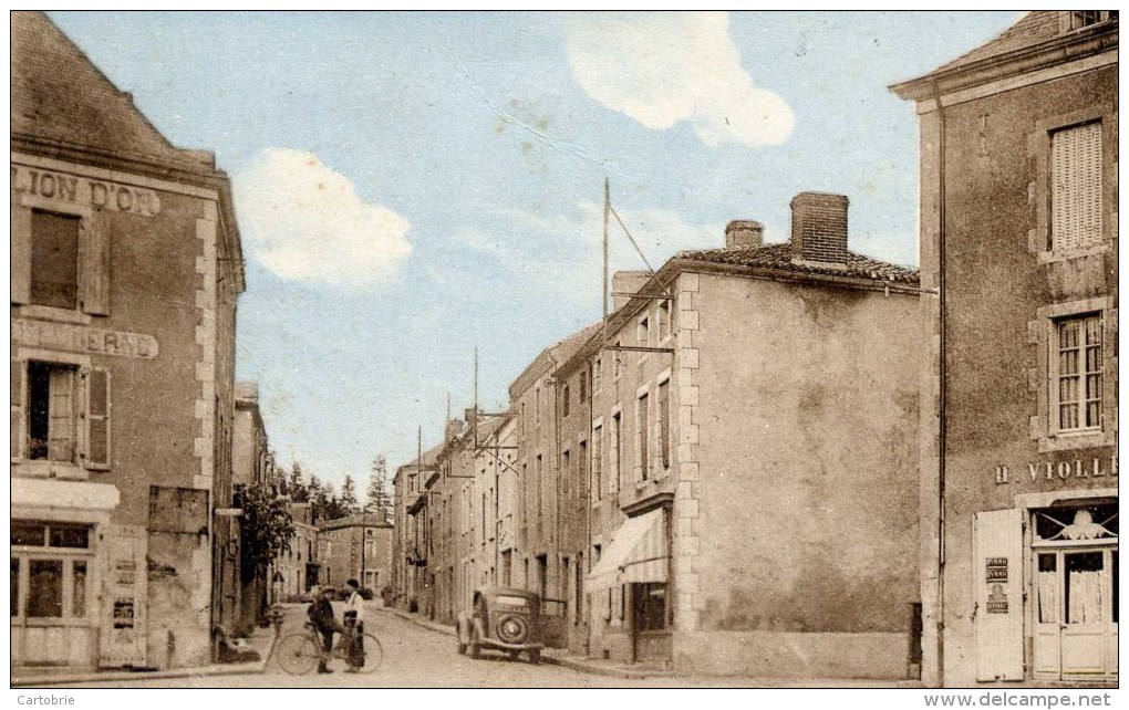 79 - CERIZAY - La Grande Rue - Animée - Voiture - Hôtel Du Lion D'Or - Cerizay