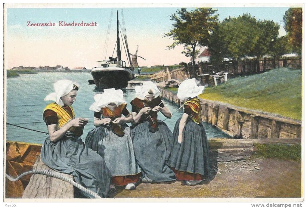 CPSM - NEDERLAND - FOLKLORE -  ZEELAND'S FOLK COSTUMES   / Zeeuwsche Kleederdracht . - Kostums