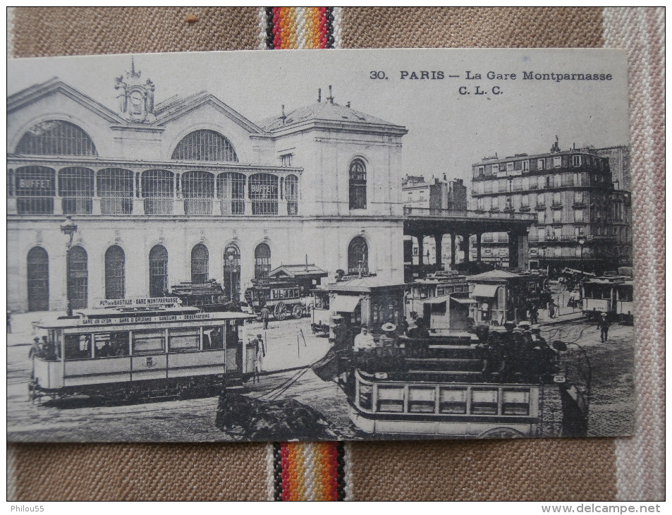 Cpa Mignonnette 75 PARIS 15eme  La Gare Montparnasse   Animation, Trams - Arrondissement: 15