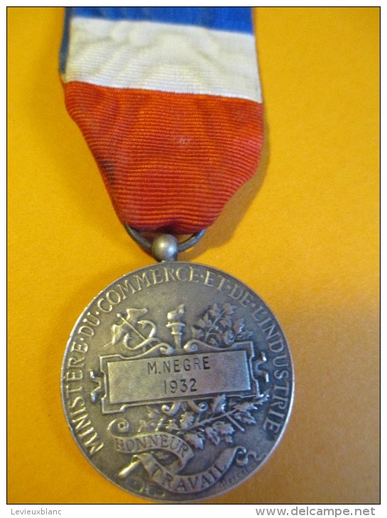 Médaille Du Travail/Ministére Du Commerce Et De L´Industrie//Attribuée/M. NEGRE/1932      MED43 - France