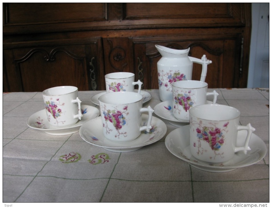 Série De 5 Tasses à Café + Soucoupe,crémier , Sucrier Ancienne Porcelaine Début 1900 Décor De Fleurs ,oiseaux & Dorures - Cups