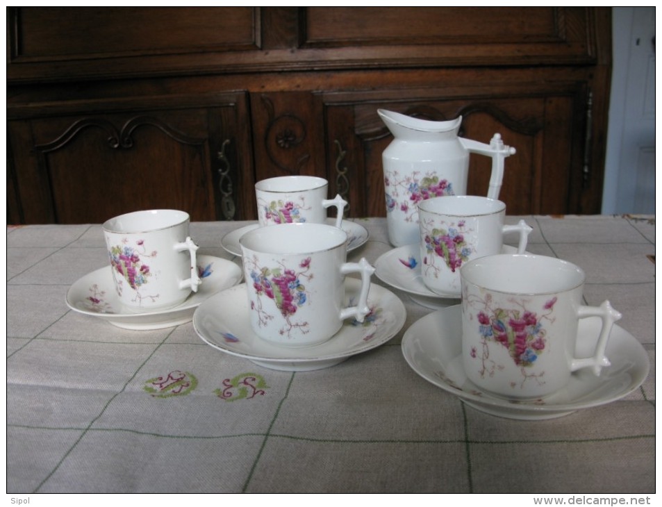 Série De 5 Tasses à Café + Soucoupe,crémier , Sucrier Ancienne Porcelaine Début 1900 Décor De Fleurs ,oiseaux & Dorures - Tasses