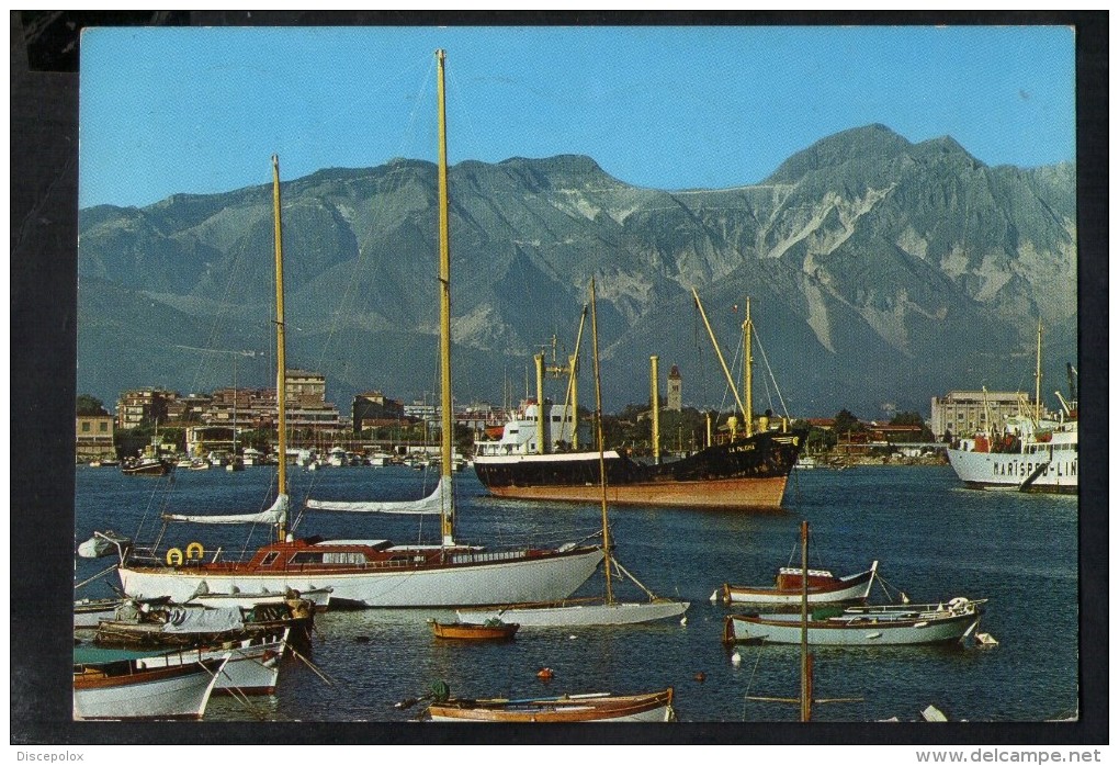 P2613 MARINA DI CARRARA ( Frazione Di Massa, MS ) Porto Con Veduta Delle Alpi Apuane - Navi Ship Bateau Nave - Massa