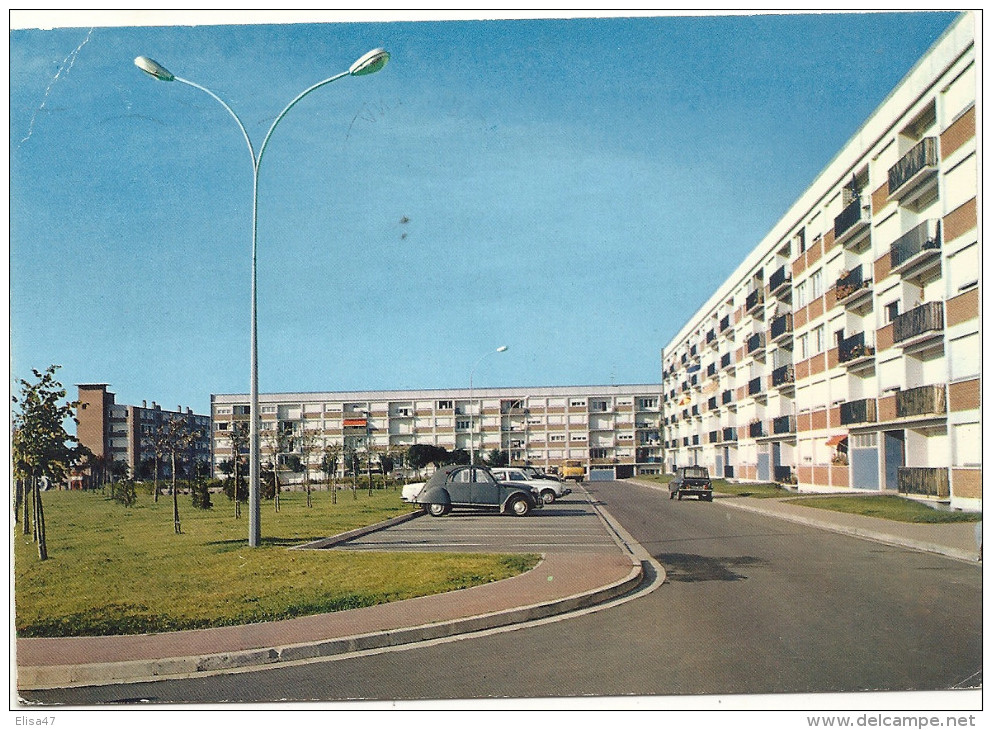 78   AUBERGENVILLE     ALLEE  DES  ACACIAS  ( Citroen Dont 2 Cv Et Ami 8 ) - Aubergenville