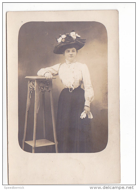 25060 Carte Photo Femme Lorient 1910 - Tréganteur - France - Yvonne Bajeot - Lorient