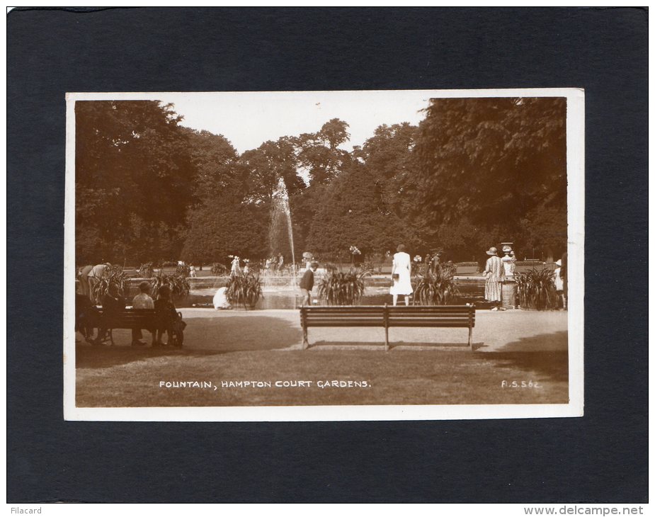 56535   Regno  Unito,  Fountain,  Hampton  Court  Gardens,  NV - Herefordshire