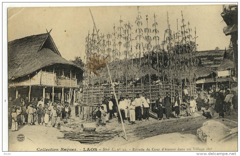 CPA (LAOS)   Estrade De Cour D Amour Dans Un Village Thai - Laos