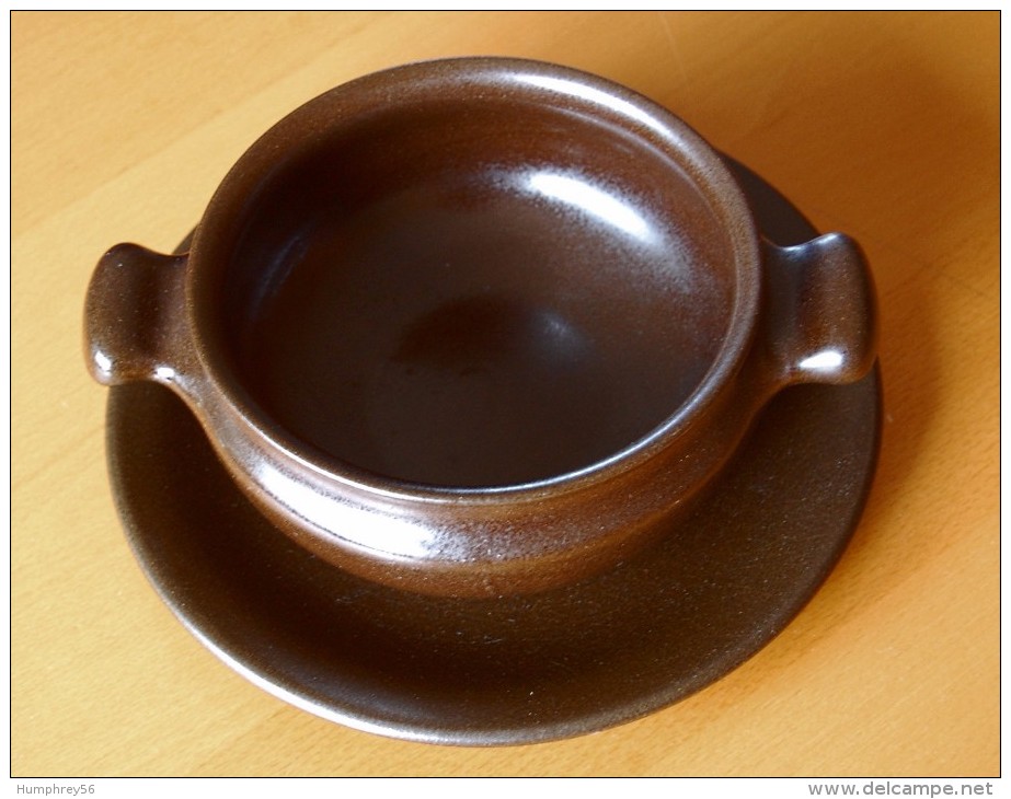 Soepkom Met Schotel/Bol De Soupe Avec Soucoupe/Suppenschüssel Mit Untertasse/Soup Bowl With Saucer - Borden