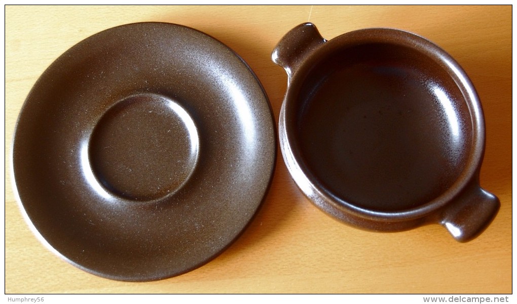 Soepkom Met Schotel/Bol De Soupe Avec Soucoupe/Suppenschüssel Mit Untertasse/Soup Bowl With Saucer - Assiettes