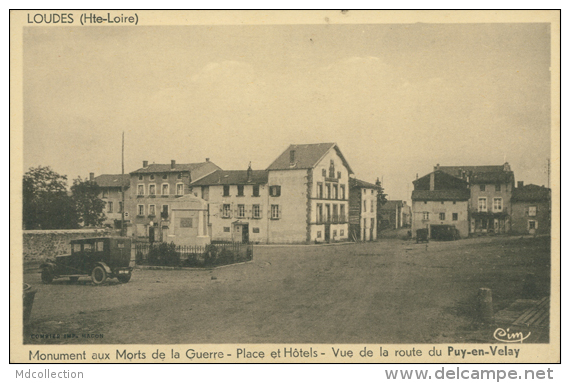 43 LOUDES / Monument Aux Morts De La Guerre, Place Et Hôtels, Vue De La Route Du Puy-en-Velay / - Loudes