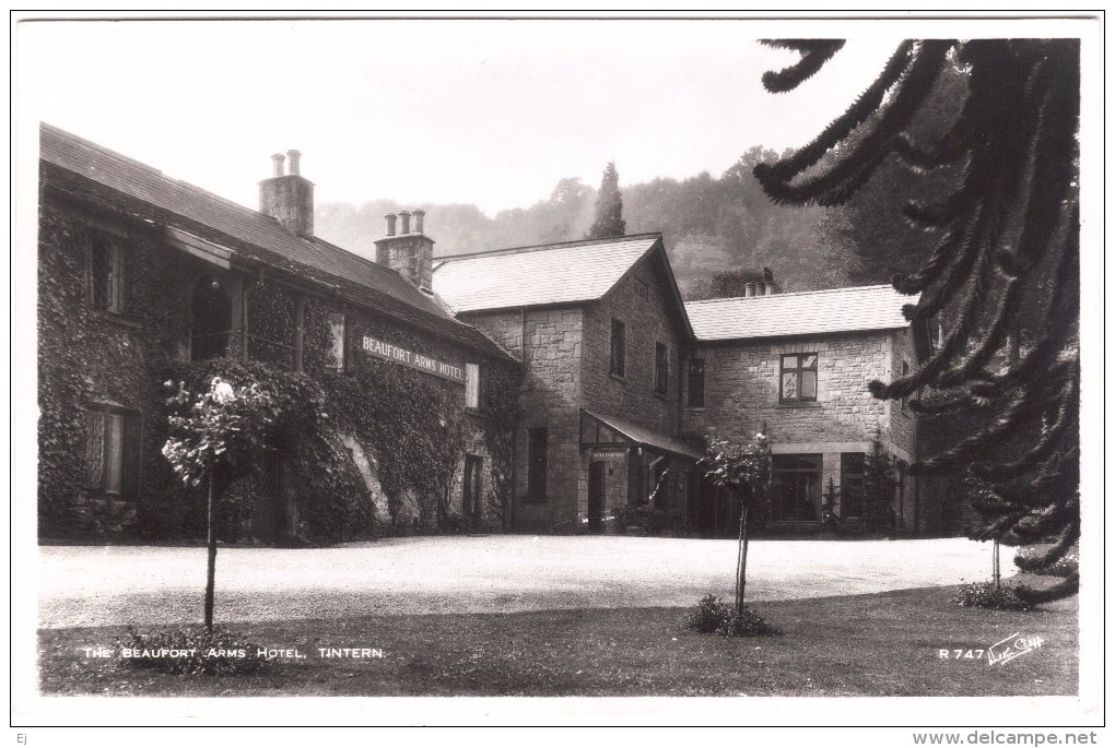 The Beaufort Arms Hotel, Tintern Black & White Photographic Postcard By Walter Scott Unused - Monmouthshire