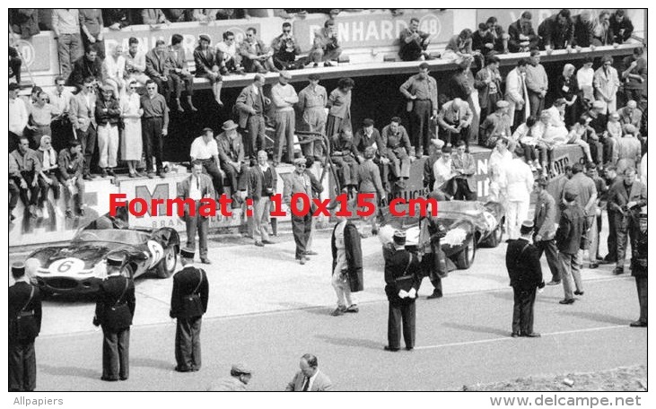 Reproduction D'une Photographie D'un Stand Aux 24 Heures Du Mans De 1958 - Other & Unclassified