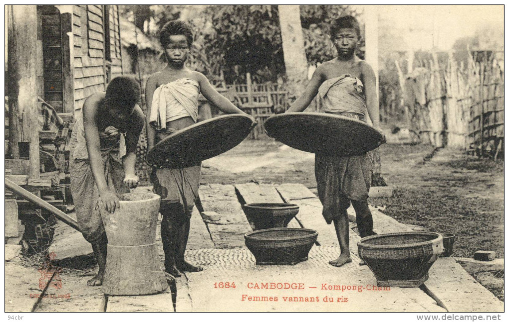 CPA (cambodge)    KOMPONG CHAM Femmes Vannant Le Riz - Cambogia