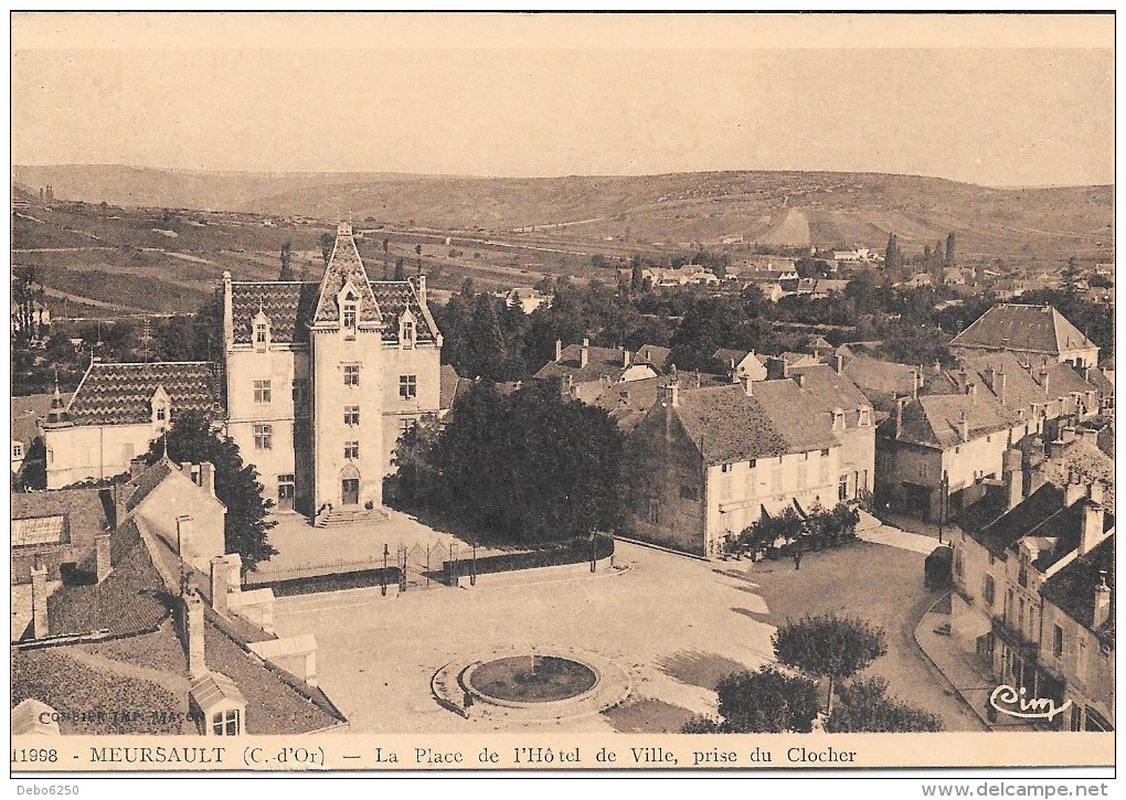 MEURSAULT  La Place De L'hotel De Ville Prise Du Clocher - Meursault