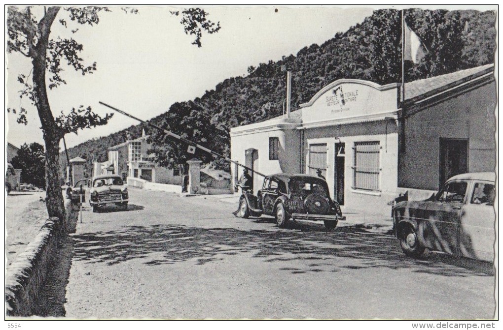 Cpa  66 Pyrenees   Orientales Le Perthus  Poste De Police Francais Espagnol - Altri & Non Classificati