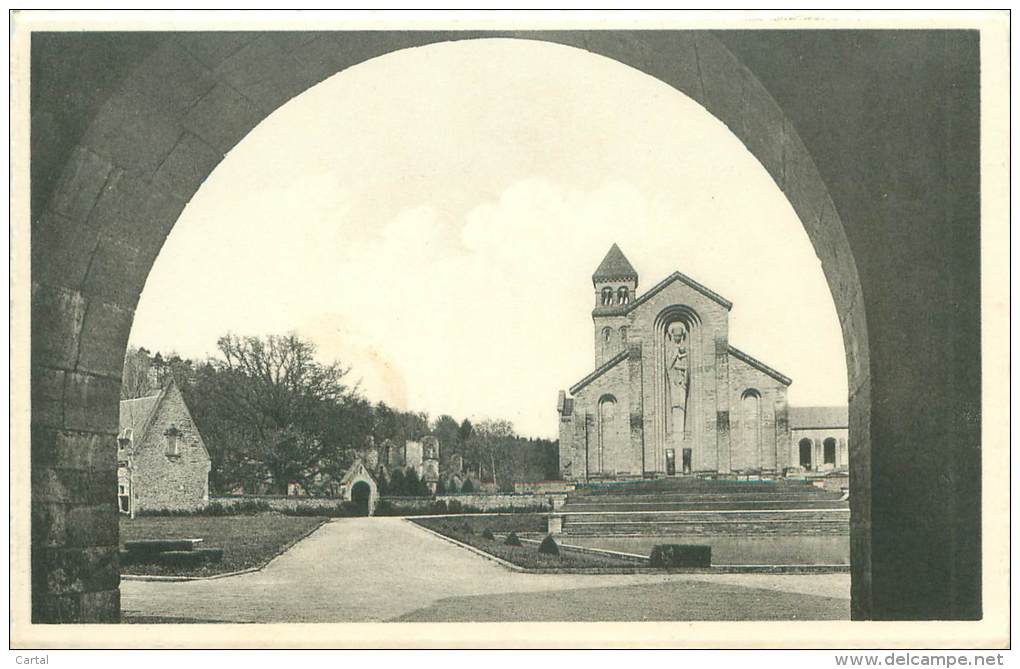 Abbaye De N.-D. D'Orval - Cour D'Honneur Et Façade De La Basilique - Andere & Zonder Classificatie