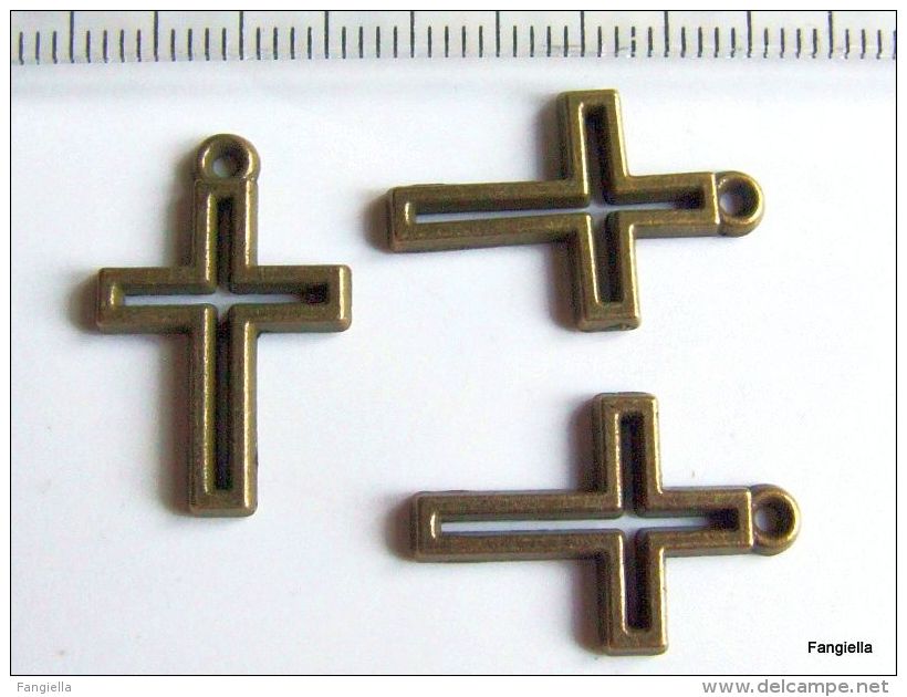 10 Breloque Pendentif Croix Ajourée En Métal Couleur Bronze Belle Qualité Environ 22,5x15x2mm   Jolie Croix Bronze Pour - Perlen