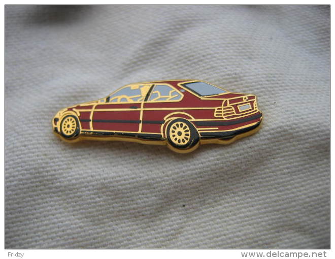 Pin´s  Arthus Bertrand, BMW De Couleur Rouge - BMW