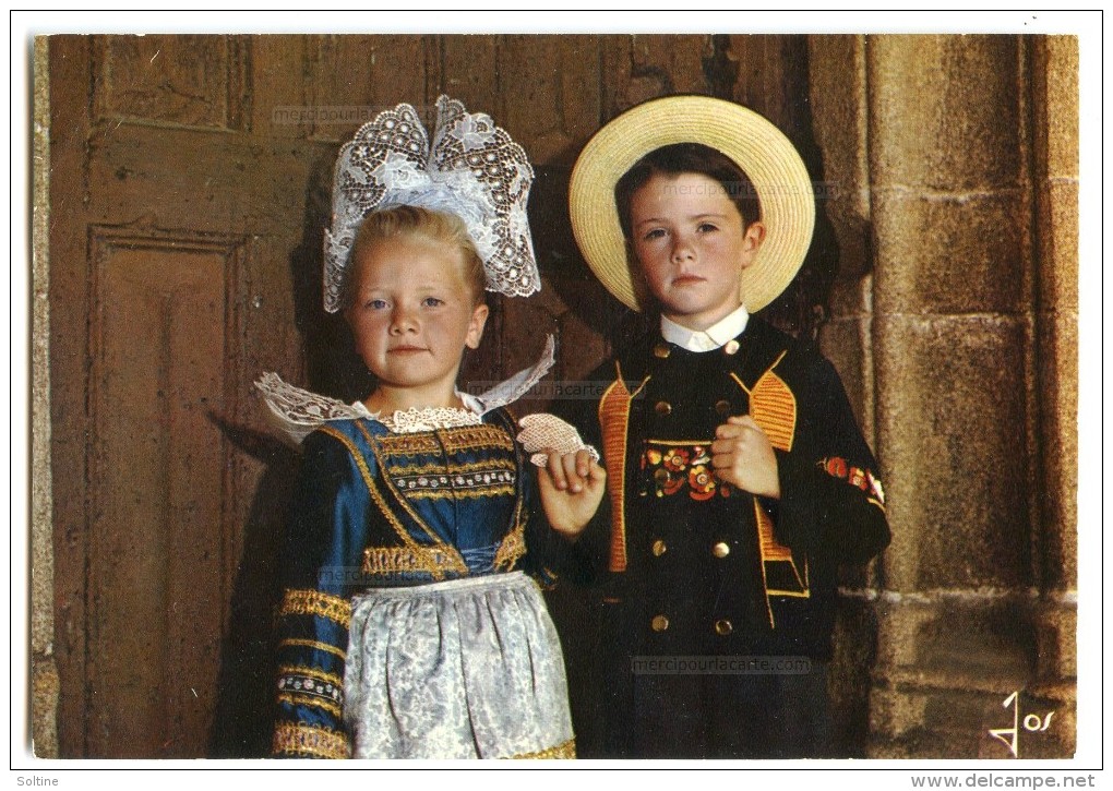 Enfants En Costume De La Région De Concarneau - écrite Non Timbrée - 2 Scans - Concarneau