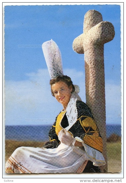 Jeune Fille En Costume De Bigoudenne, Région De Penmarch Et Saint-Guénolé - écrite Et Timbrée - 2 Scans - Penmarch