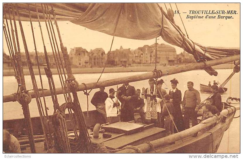 Trouville    14    Baptême D'une Barque - Trouville