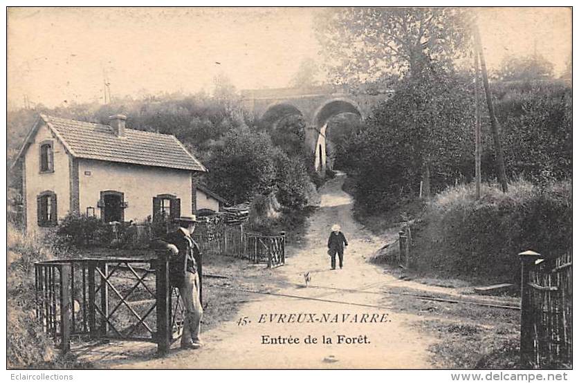 Evreux-Navarre    27     Entrée De La Forêt - Evreux