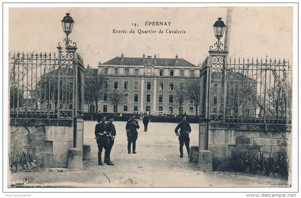 CPA - EPERNAY (Marne) - Entrée Du Quartier De Cavalerie - Epernay