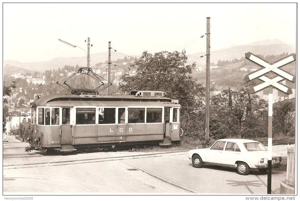 Suisse - Tessin Tramway A Scarpino Passage A Niveau Voiture Auto Pour Lugano - Lugano